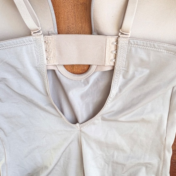 SPANX Suit Your Fancy Plunge Low Back Mid-Thigh Bodysuit Size XL Beige - Picture 14 of 16